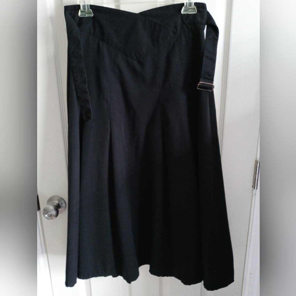 Coco Blue Black Flare style midi skirt. Zipper & attached belt in the back.